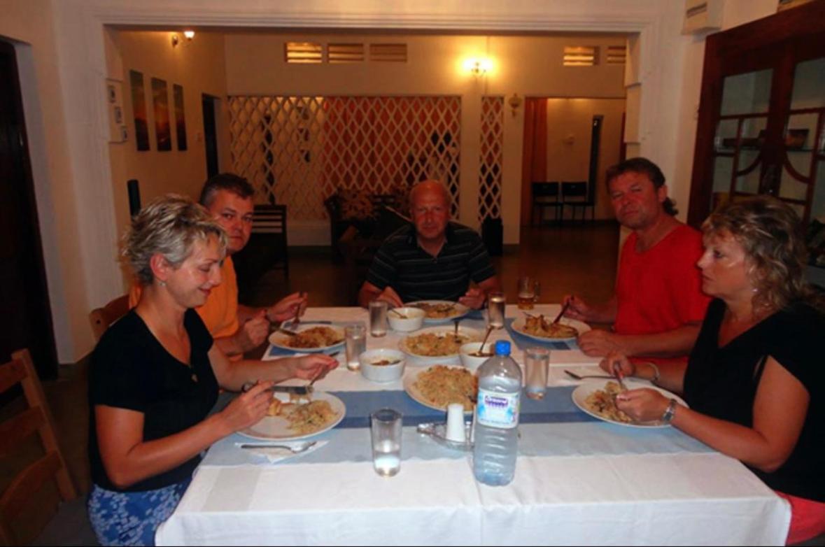 Dions Guest House Negombo Eksteriør billede