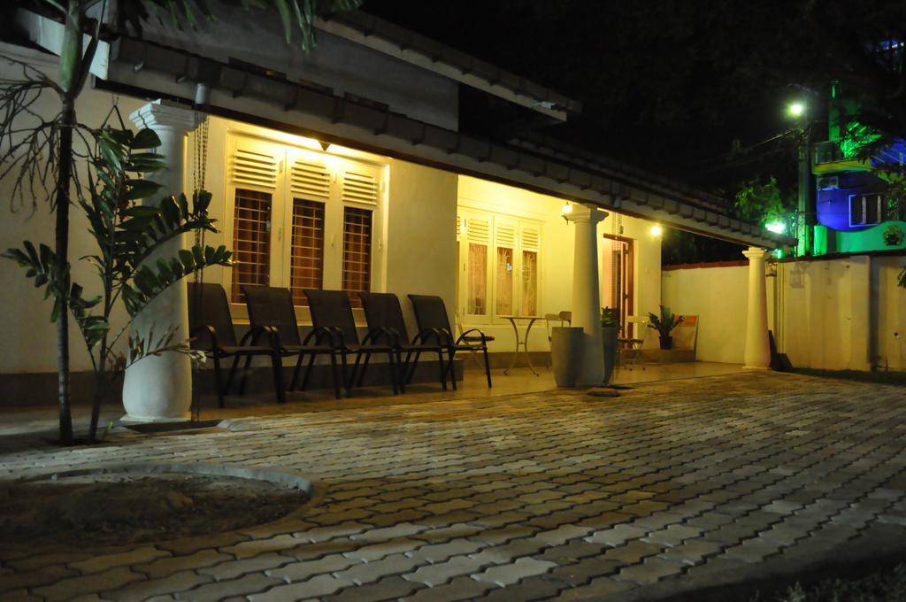 Dions Guest House Negombo Eksteriør billede