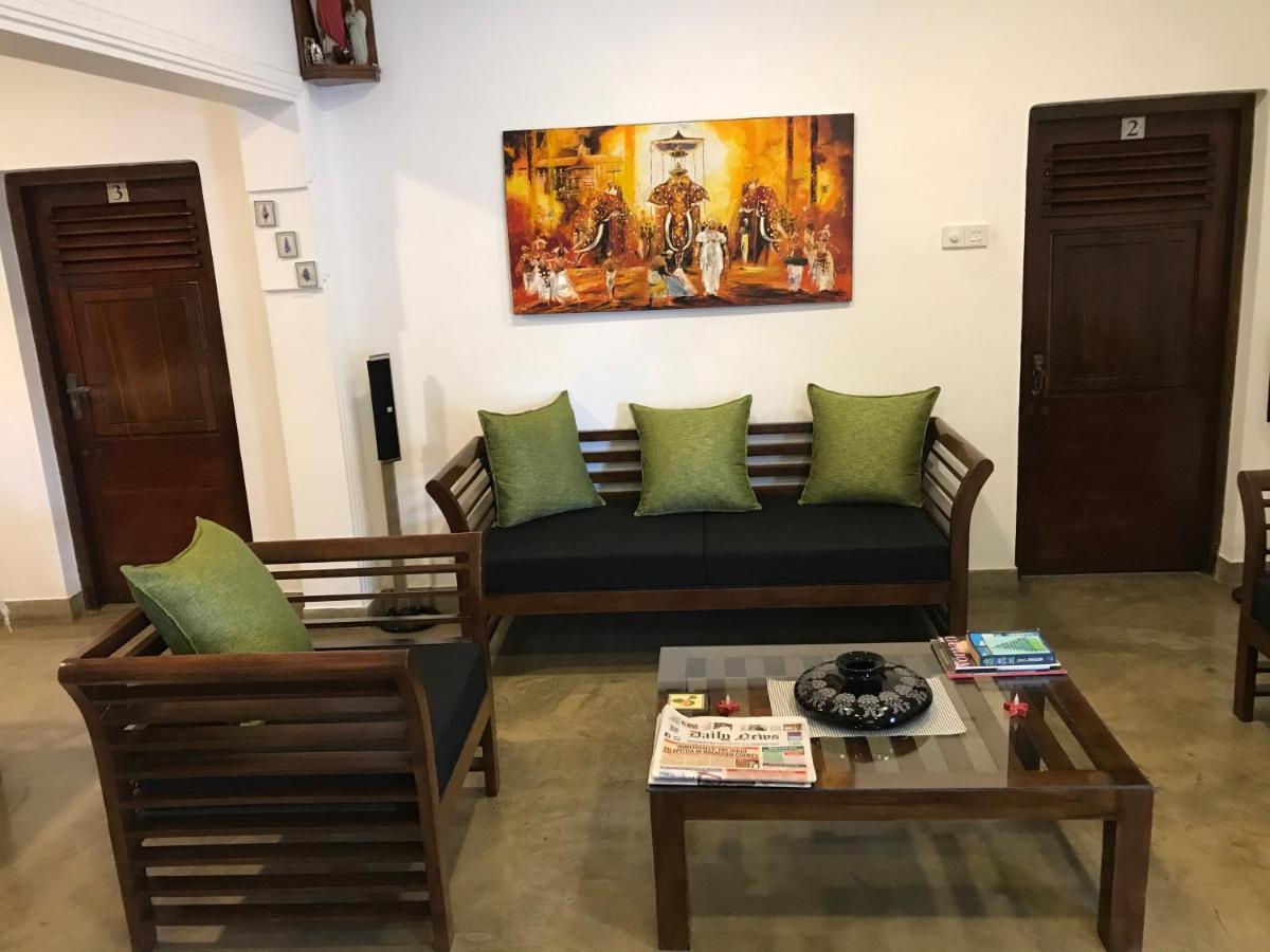 Dions Guest House Negombo Eksteriør billede