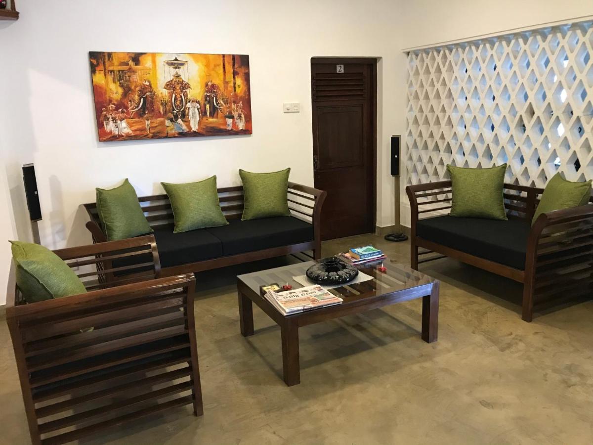 Dions Guest House Negombo Eksteriør billede